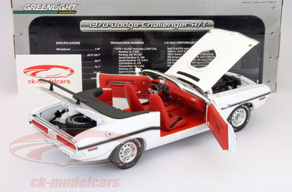 Dodge Challenger R/T year 1970 white 1:18 Greenlight
