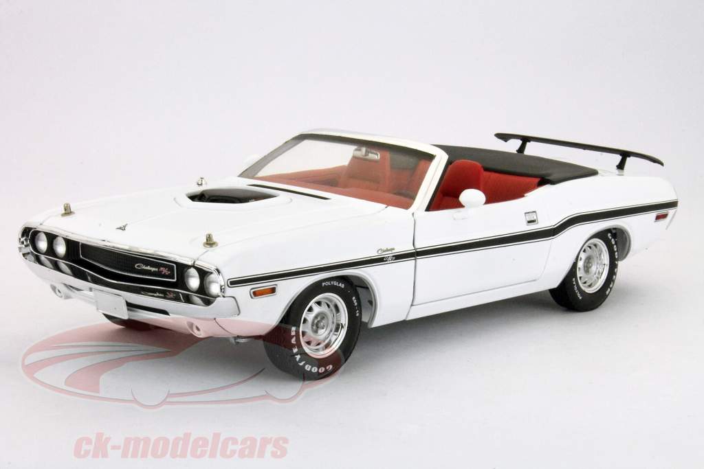 Dodge Challenger R/T year 1970 white 1:18 Greenlight
