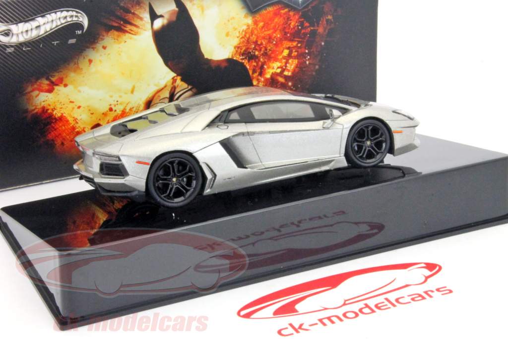 ランボルギーニアヴェンタドールダークナイトエリートシルバーメタリック1：43 HOTWHEELSを昇る