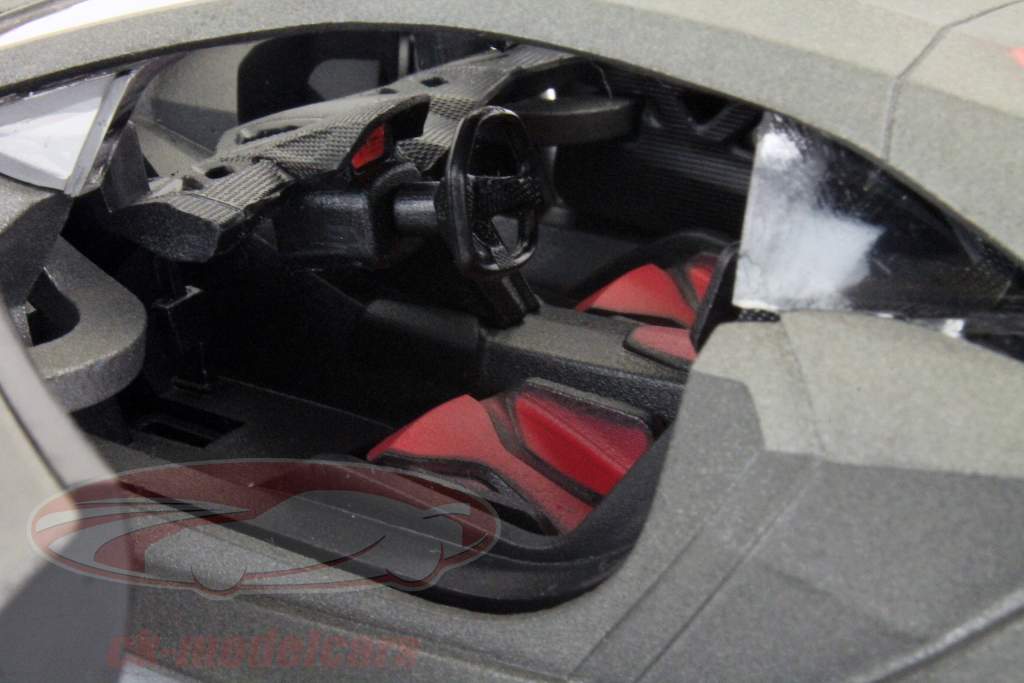 Lamborghini Sesto Elemento gris mate 1:24 MotorMax