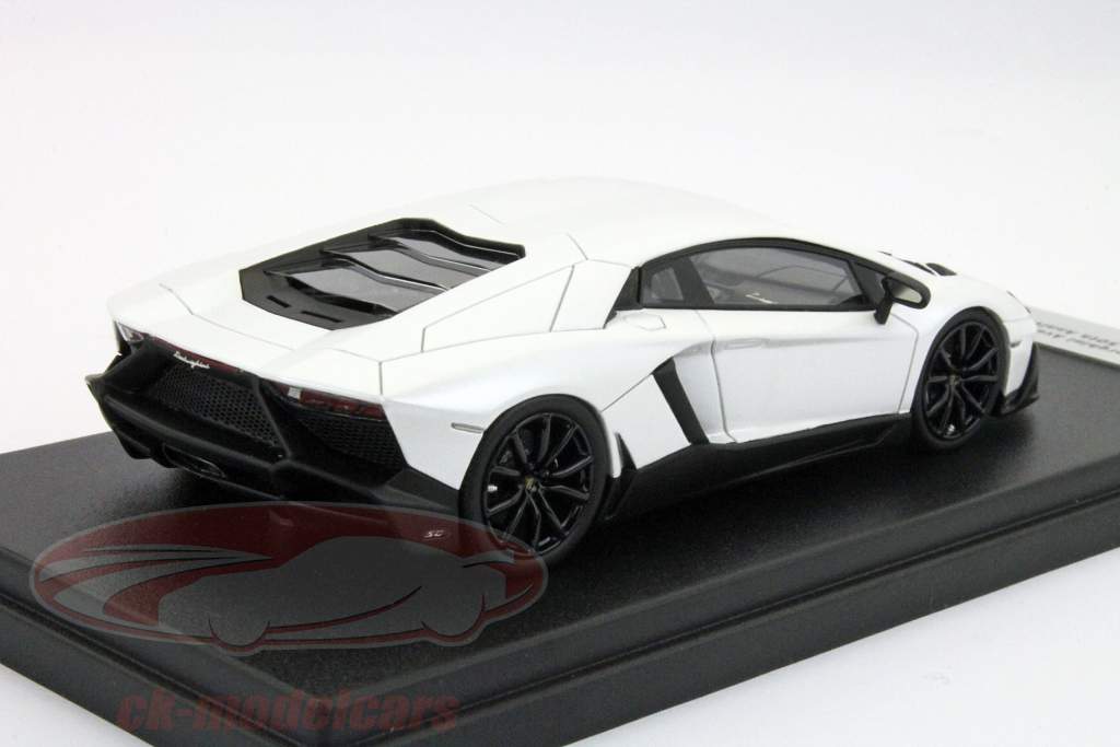 ランボルギーニアヴェンタドールLP 720-4 2013年白午前1時43 LookSmart社