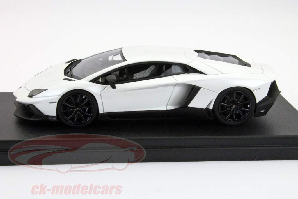 ランボルギーニアヴェンタドールLP 720-4 2013年白午前1時43 LookSmart社