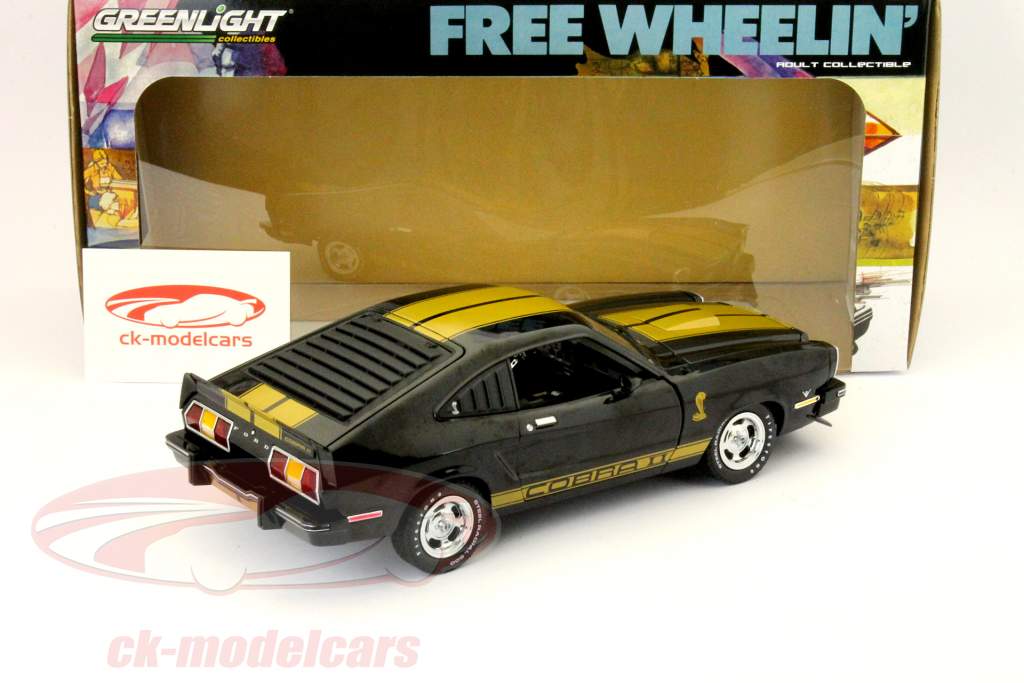 1977年福特野马眼镜蛇II黑色与金色条纹1:18绿光