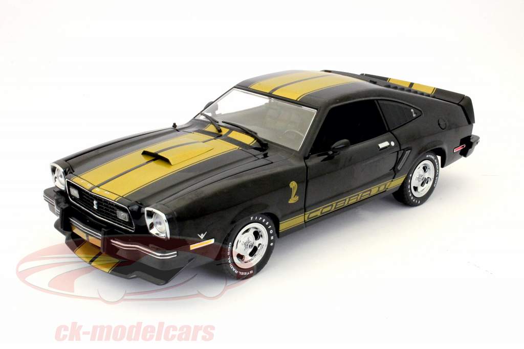 1977年福特野马眼镜蛇II黑色与金色条纹1:18绿光