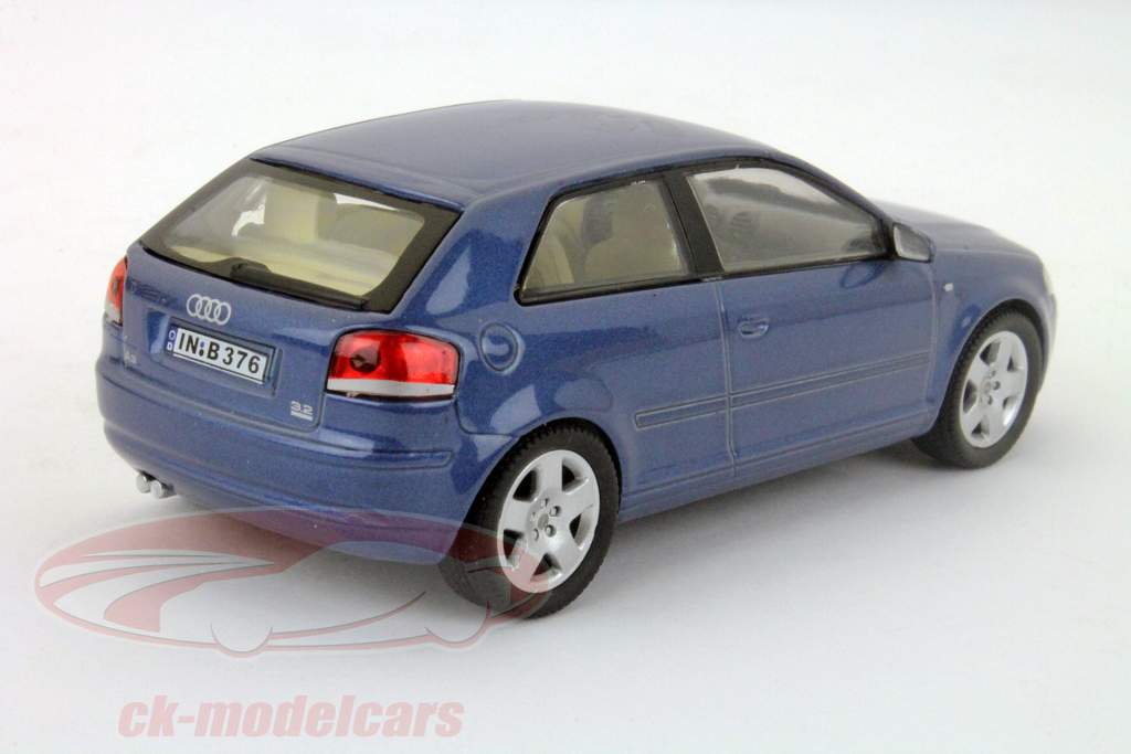 アウディA3ブルーメタリック午前1時43完成モデル