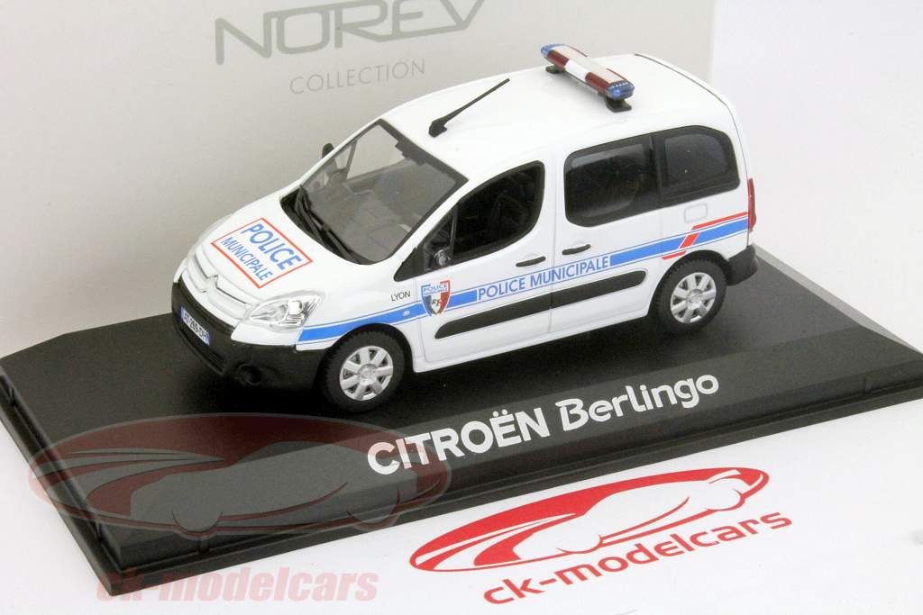 シトロエンBerlingoで警察1時​​43完成モデル