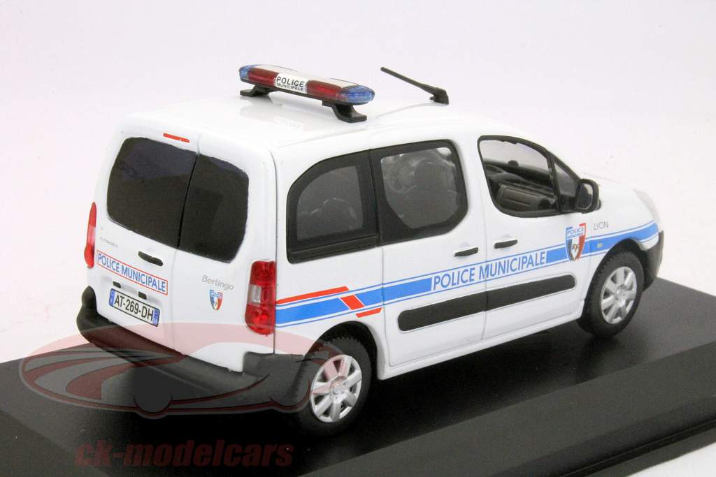 シトロエンBerlingoで警察1時​​43完成モデル