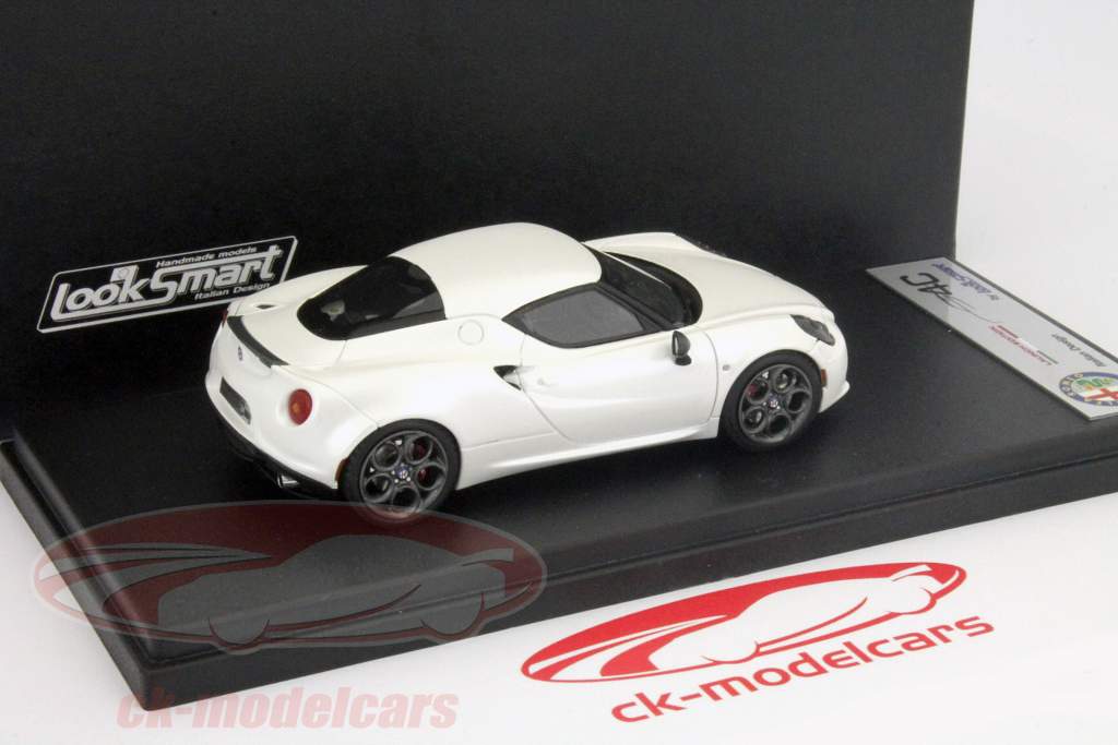 アルファロメオ4Cジュネーブモーターは、2013年の白1：43 LookSmart社を表示