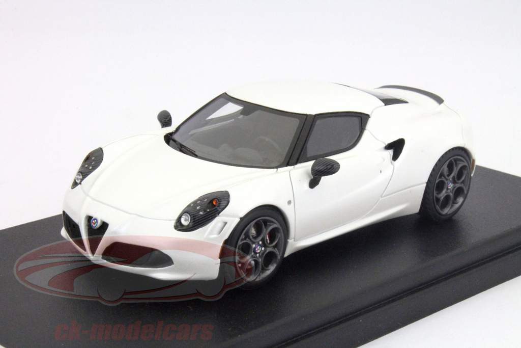アルファロメオ4Cジュネーブモーターは、2013年の白1：43 LookSmart社を表示