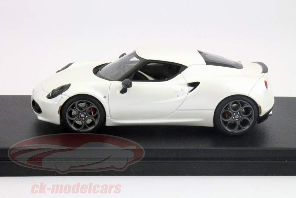 アルファロメオ4Cジュネーブモーターは、2013年の白1：43 LookSmart社を表示