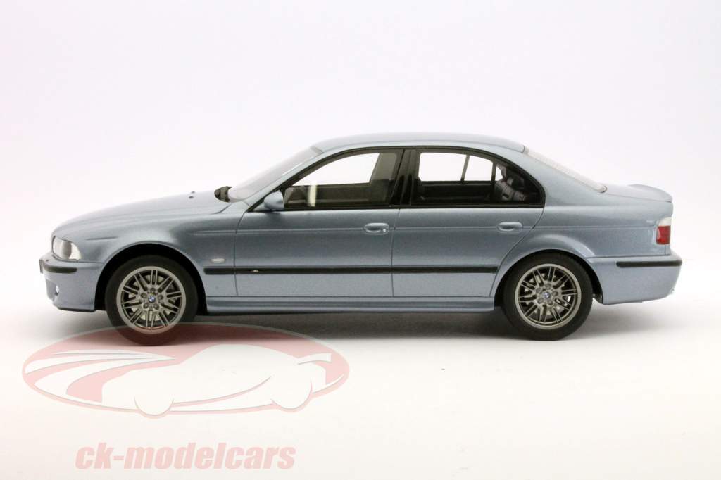 BMW M5 (E39) year 2000 Silverstone blau metallic 1:18 Ottomobile