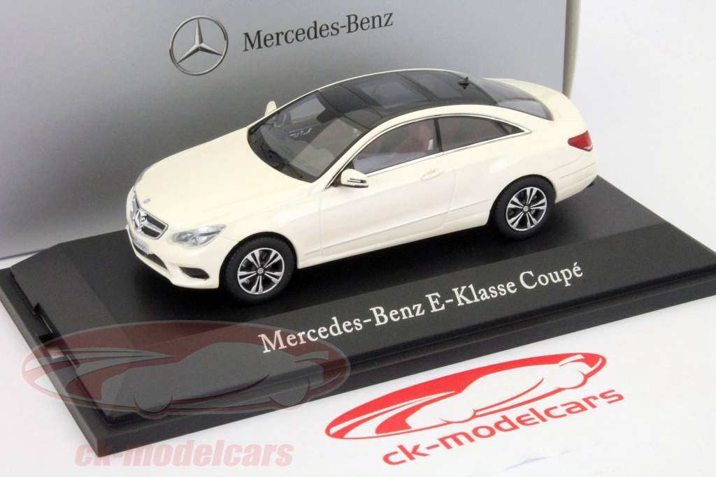 Mercedes Benz E-Class coupé (C207) diamant blanc 1:43 Kyosho