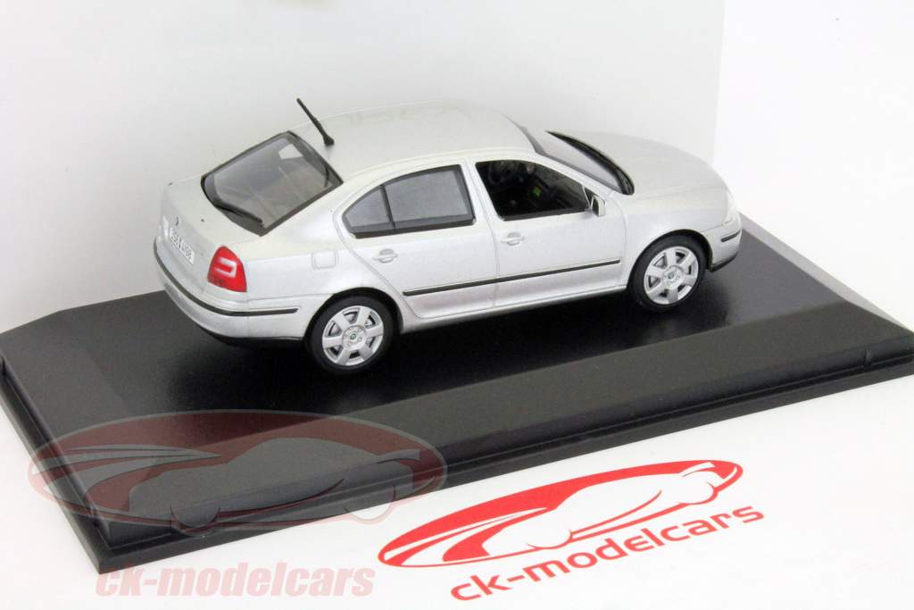 斯柯达明锐II 5门银1:43 NOREV