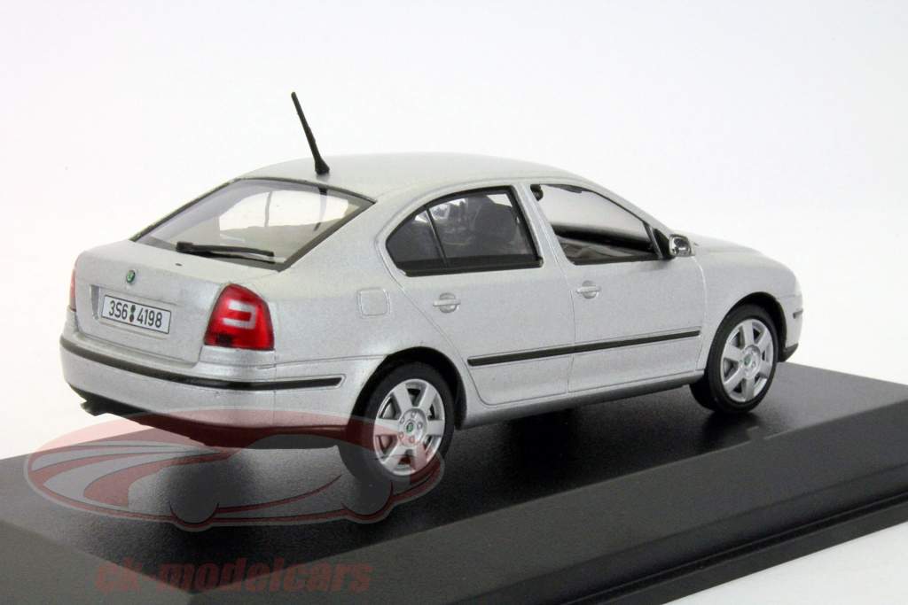 斯柯达明锐II 5门银1:43 NOREV