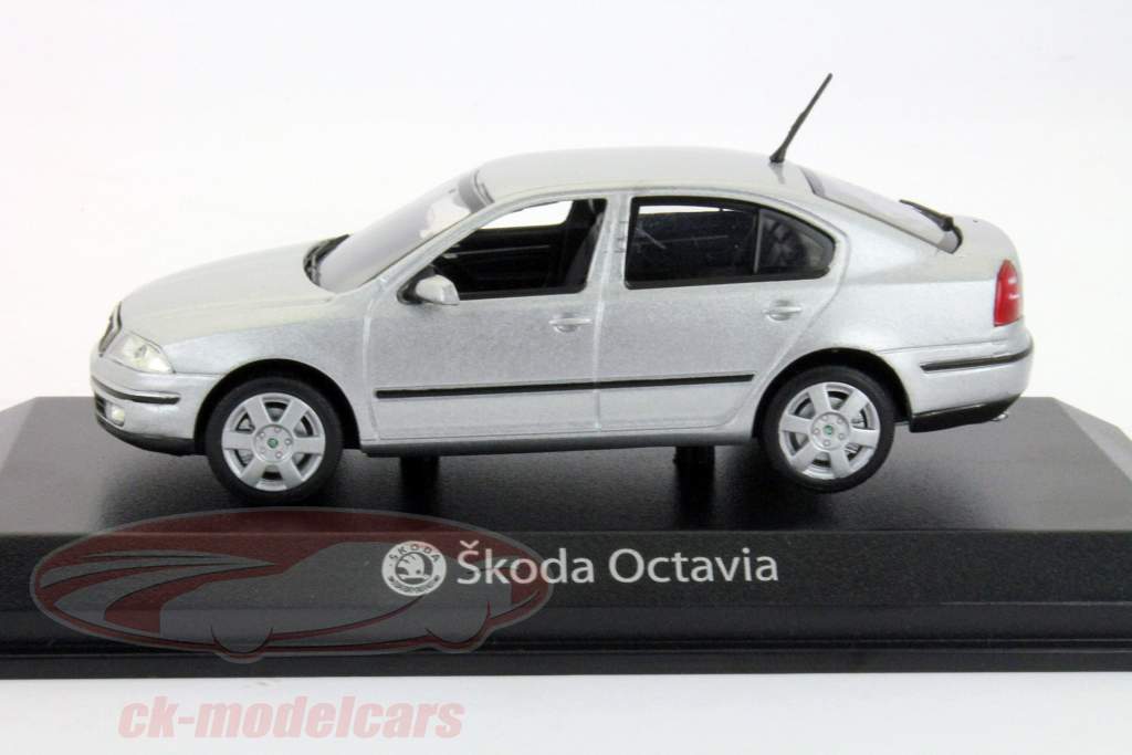 斯柯达明锐II 5门银1:43 NOREV