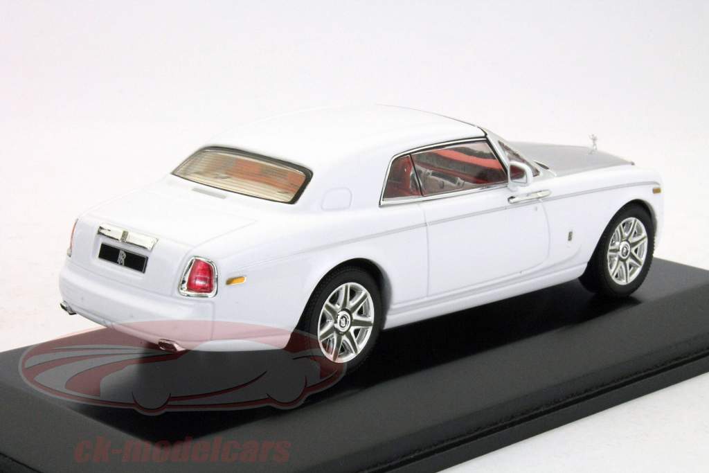 Rolls Royce Phantom Coupe 2008 год белого 1:43 Ixo