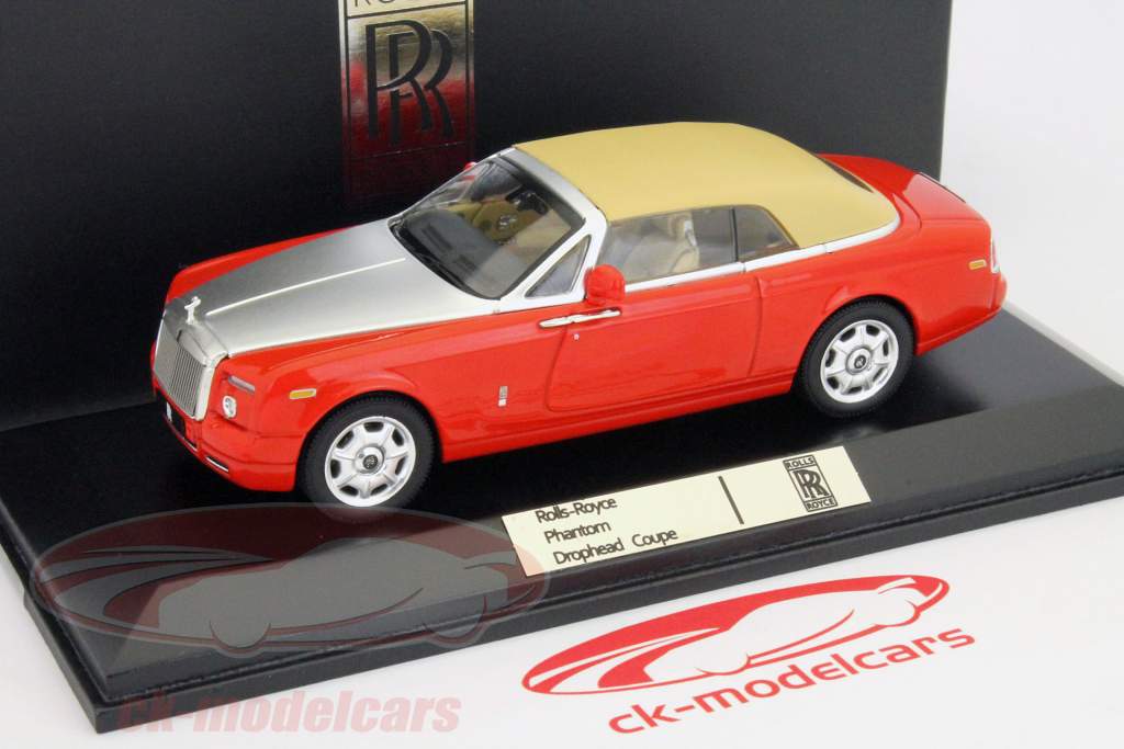 Rolls Royce Phantom Drophead Coupe construído em 2007 vermelho 1:43 Ixo