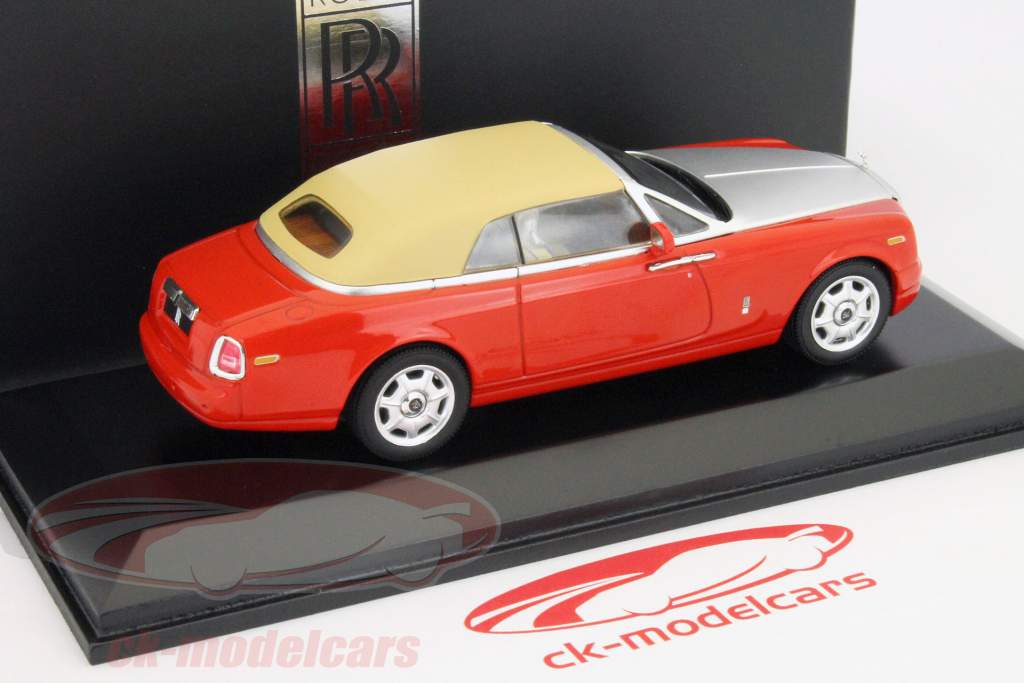 Rolls Royce Phantom Drophead Coupe built in 2007 red 1:43 Ixo