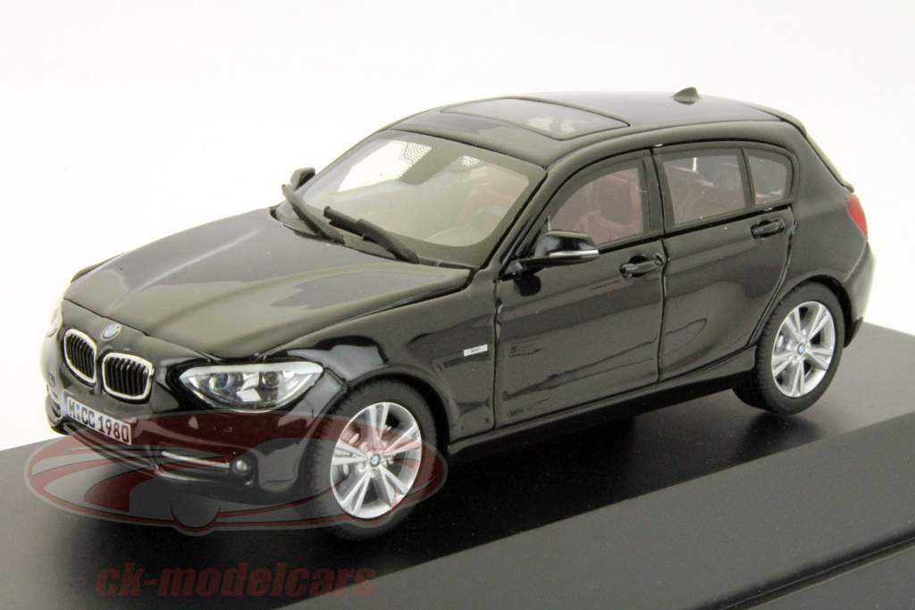 宝马1系（F20）1:43黑色的Paragon模型