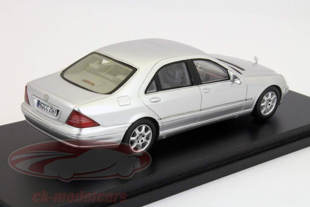 Mercedes-Benz W220 S-class argento 1:43 Spark