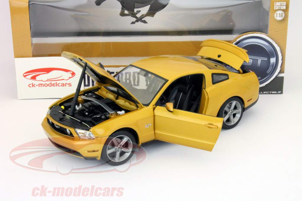 Ford Mustang GT построен в 2010 году золото 1:18 Greenlight