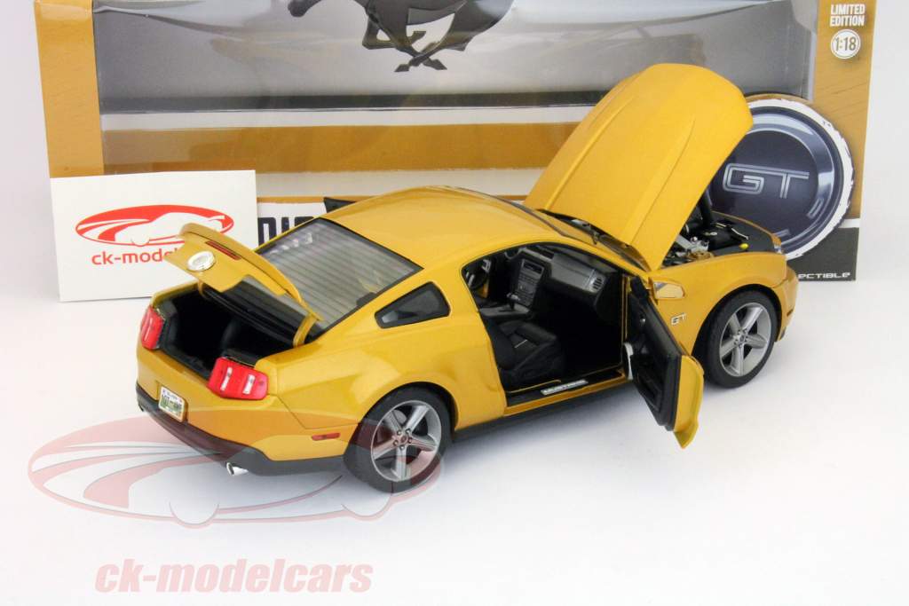 Ford Mustang GT costruita nel 2010 oro 1:18 Greenlight