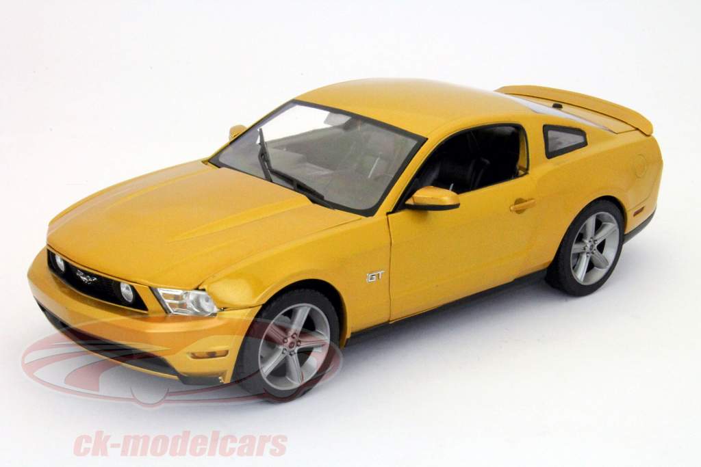 Ford Mustang GT costruita nel 2010 oro 1:18 Greenlight
