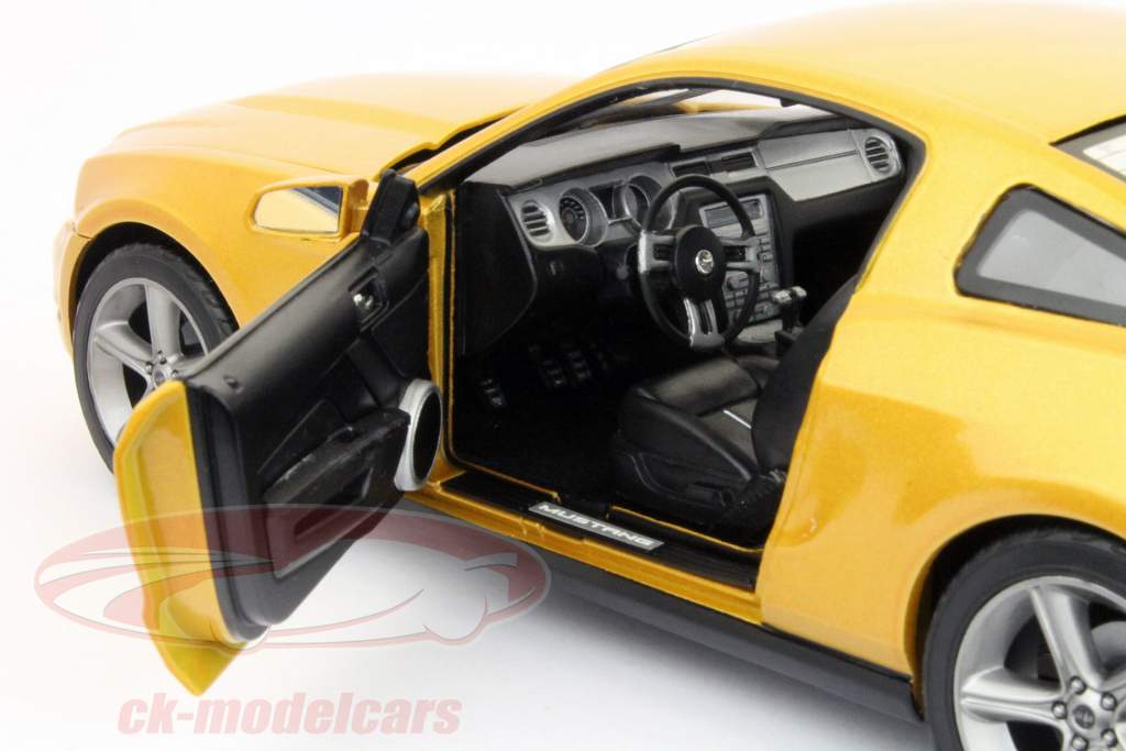 Ford Mustang GT costruita nel 2010 oro 1:18 Greenlight