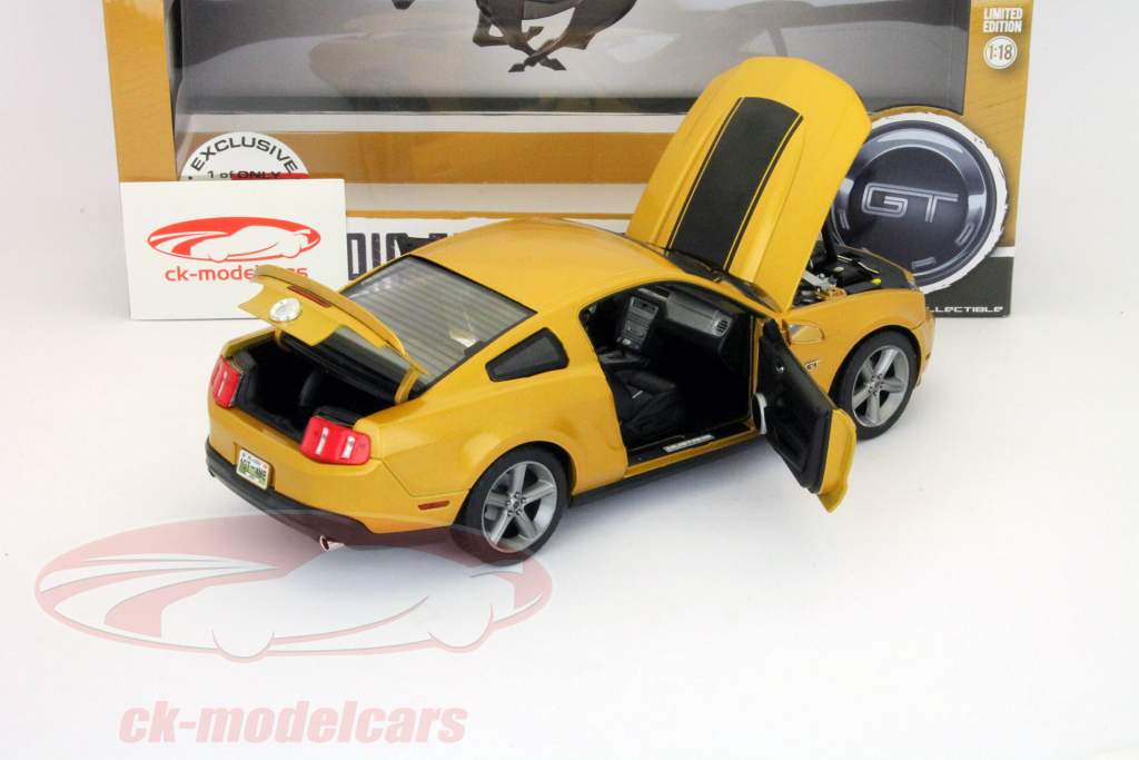 Ford Mustang GT 年 2010 金 同 黑色 条 1:18 Greenlight