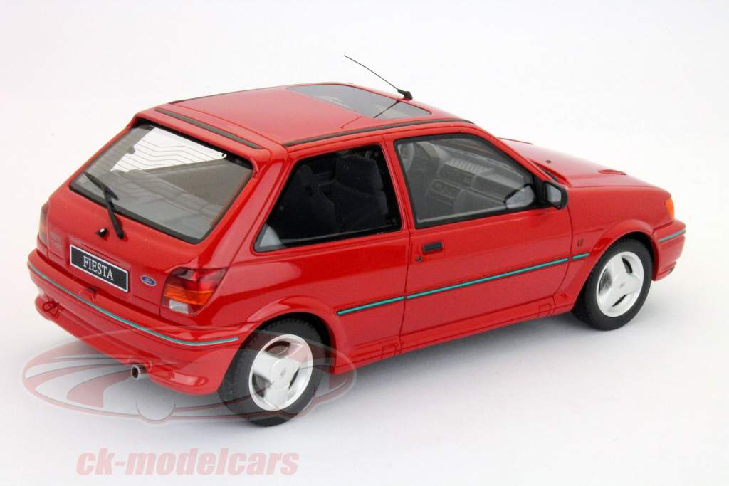Ford Fiesta Turbo красного 1:18 Ottomobile