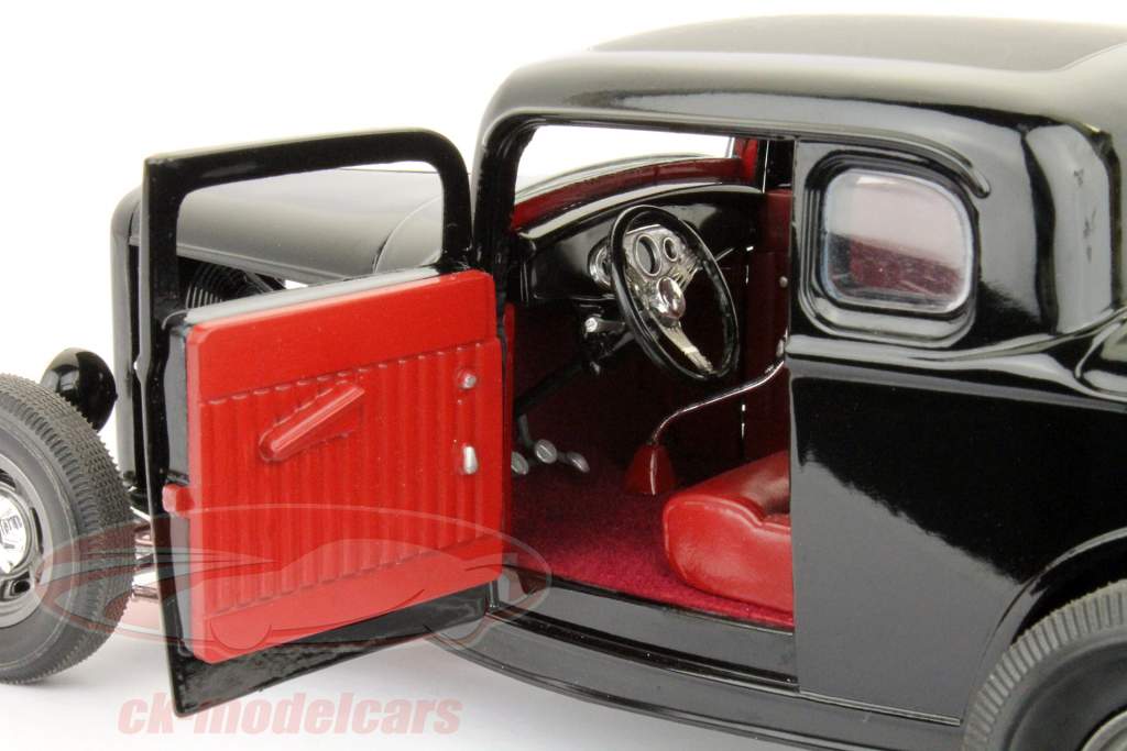 Форд 5 Window Coupe 1932 года 1:18 GMP