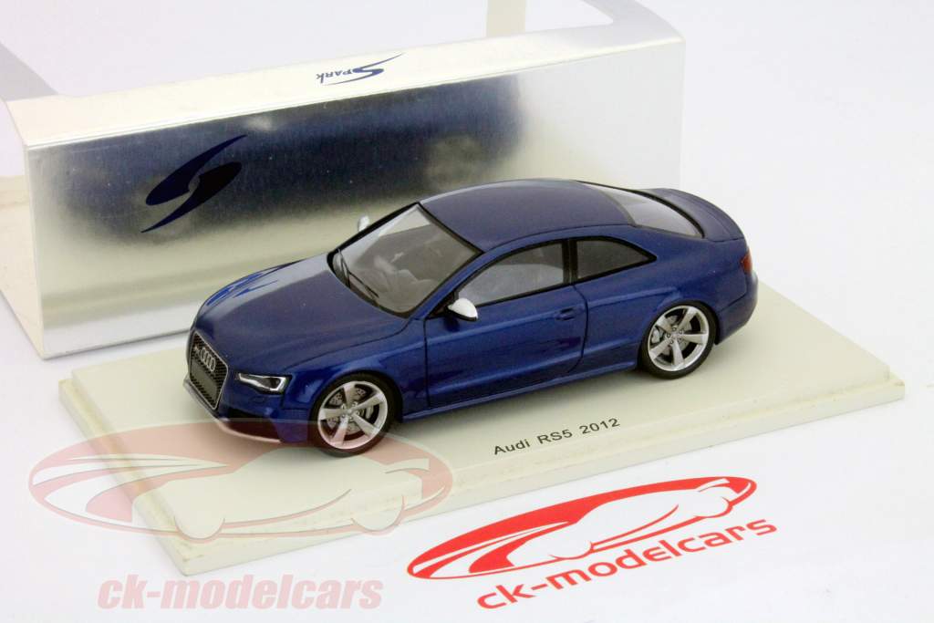 Audi RS5 jaar 2012 donkerblauw metallic 1:43 Spark