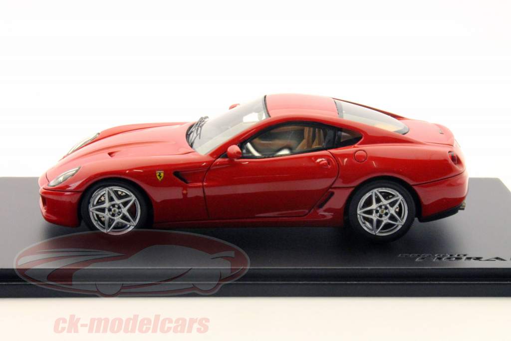 フェラーリ599 GTBの2006年赤1:43スパーク