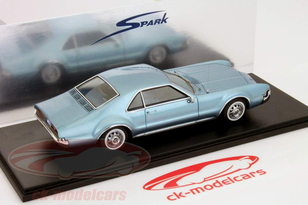 Oldsmobile Tornado année 1966 bleu 1:43 Spark