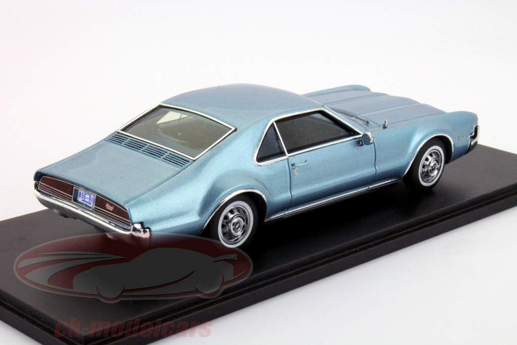 Oldsmobile Tornado year 1966 blue 1:43 Spark