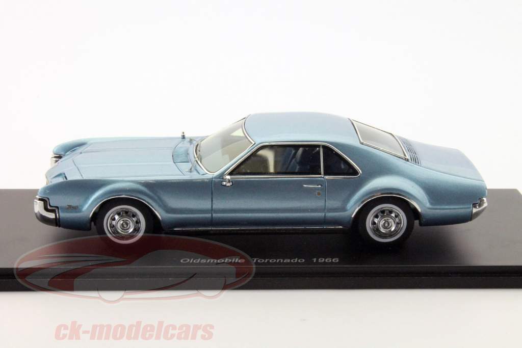 Oldsmobile Tornado année 1966 bleu 1:43 Spark