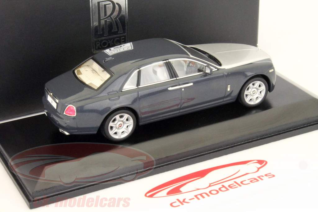 Rolls Royce Ghost annee2009 gris / argent 1:43 Ixo