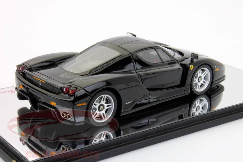 Ferrari Enzo année 2002-2004 noir 1:43 Spark