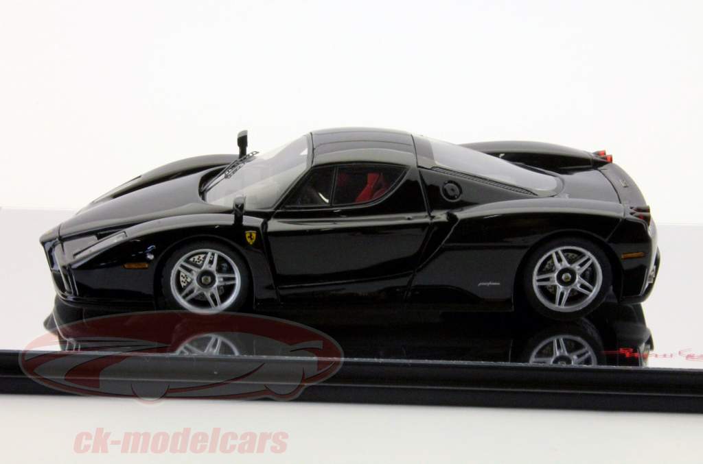 Ferrari Enzo année 2002-2004 noir 1:43 Spark