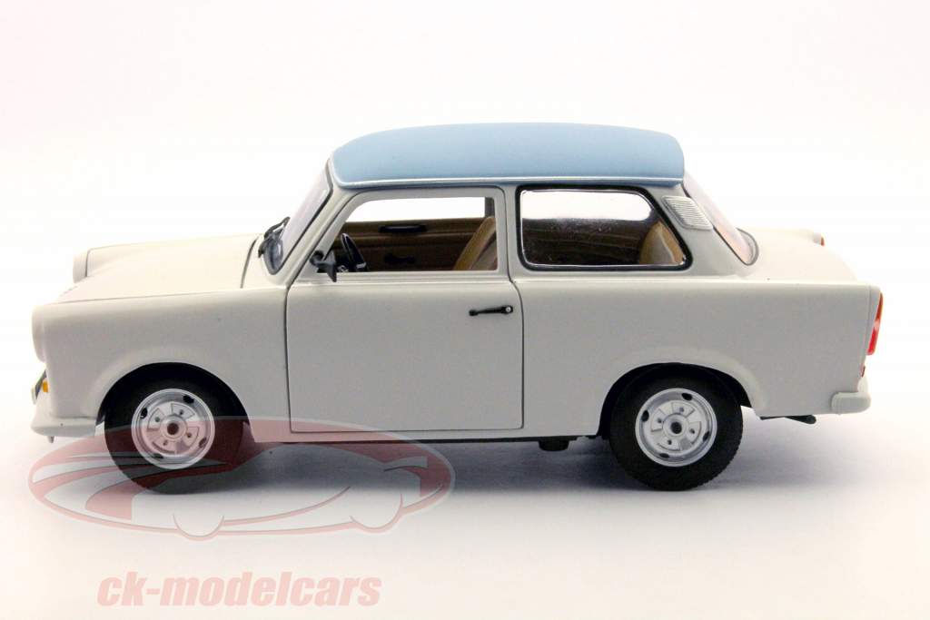 Trabant 601 blanche avec toit bleu 1:18 SunStar