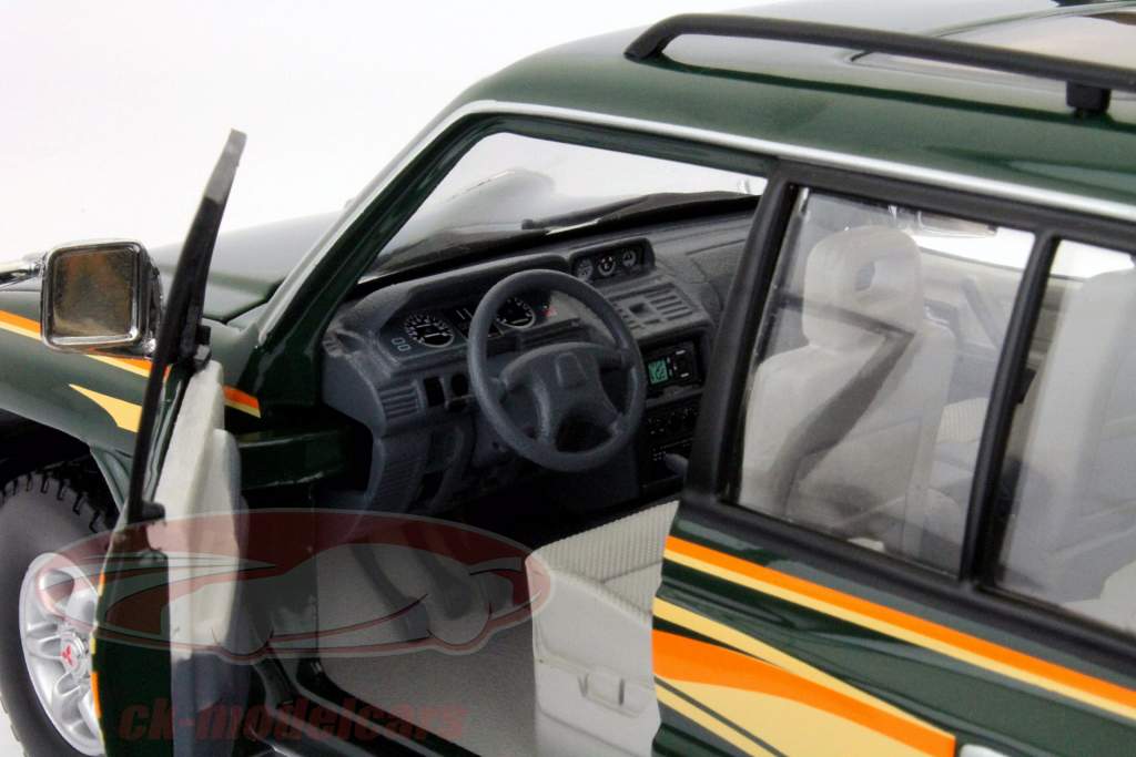 1998年三菱帕杰罗绿色1:18的SunStar