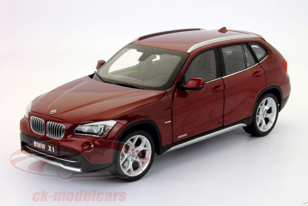 BMW X1 xDrive 28i E84 ミニカー京商 1/18 Kyosho Kyosho 1:18 BMW X1 xDrive 28i red 08791VR model car 08791VR