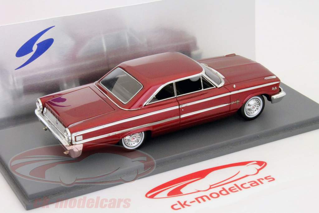 Форд Галакси 500 1963 1:43 красные свечи