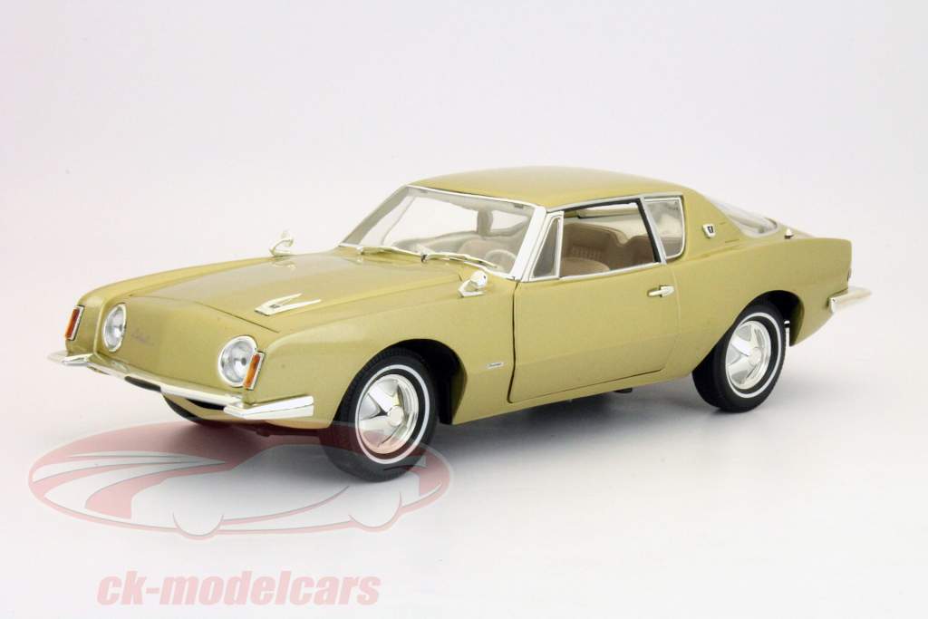 Studebaker Avanti 1963 золотых 1:18 Модели Подпись
