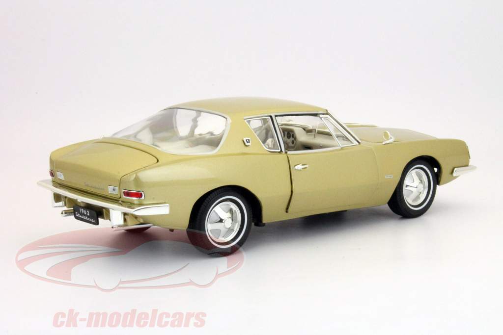 Studebaker Avanti année 1963 or 1:18 Signature Models