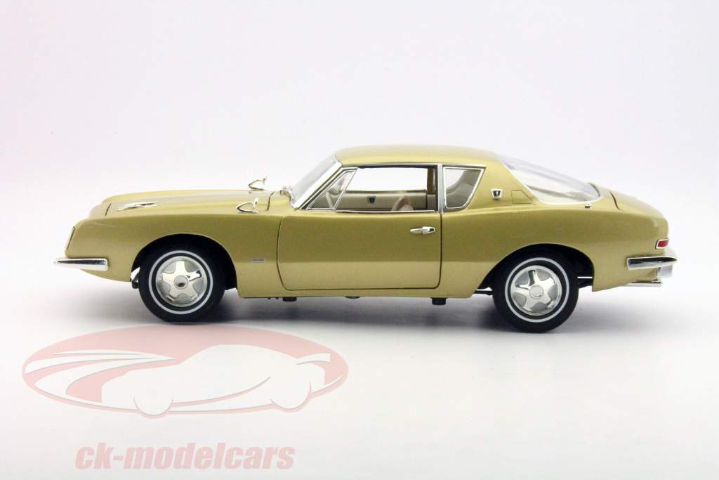 Studebaker Avanti 1963 золотых 1:18 Модели Подпись