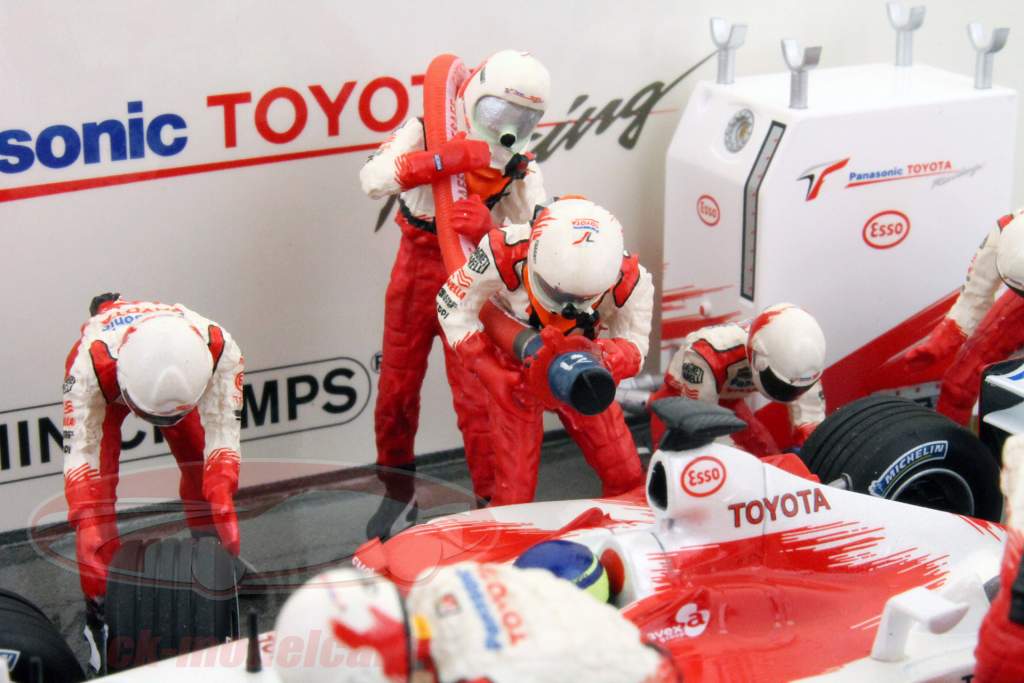 Minichamps 1:43 Chr. da Matta Toyota TF103 PitStop Diorama