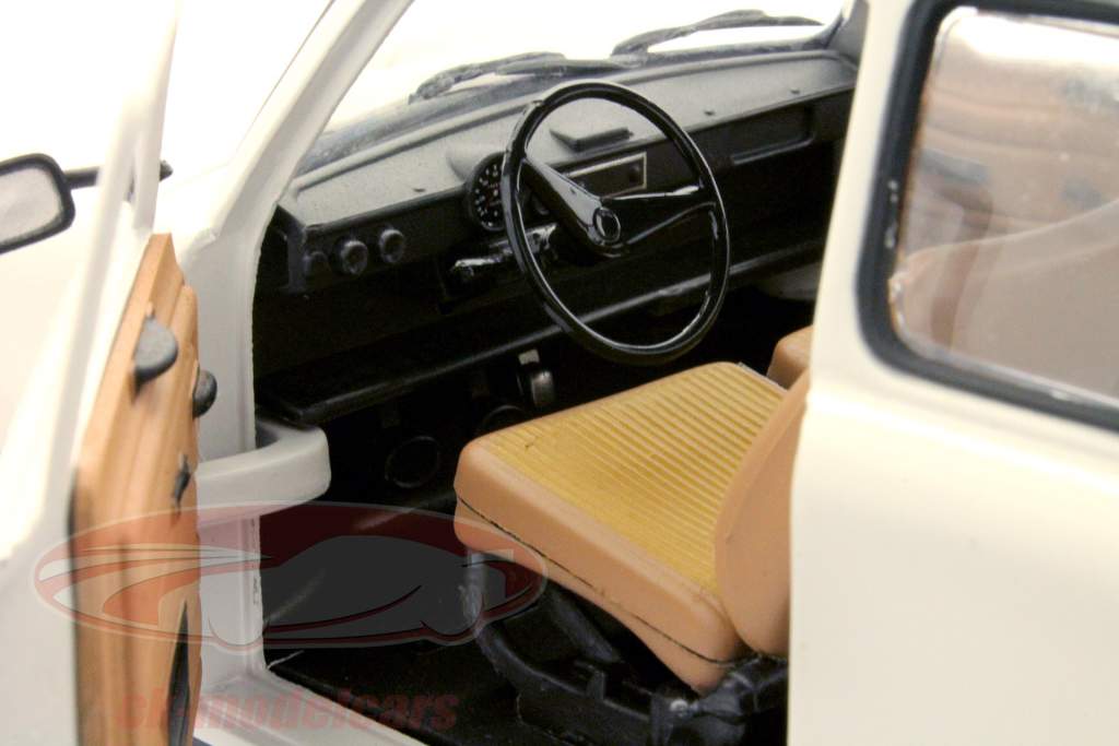 特拉贝特Trabant 601在S de Luxe酒店莎草纸/蓝/蓝的SunStar 1时18分