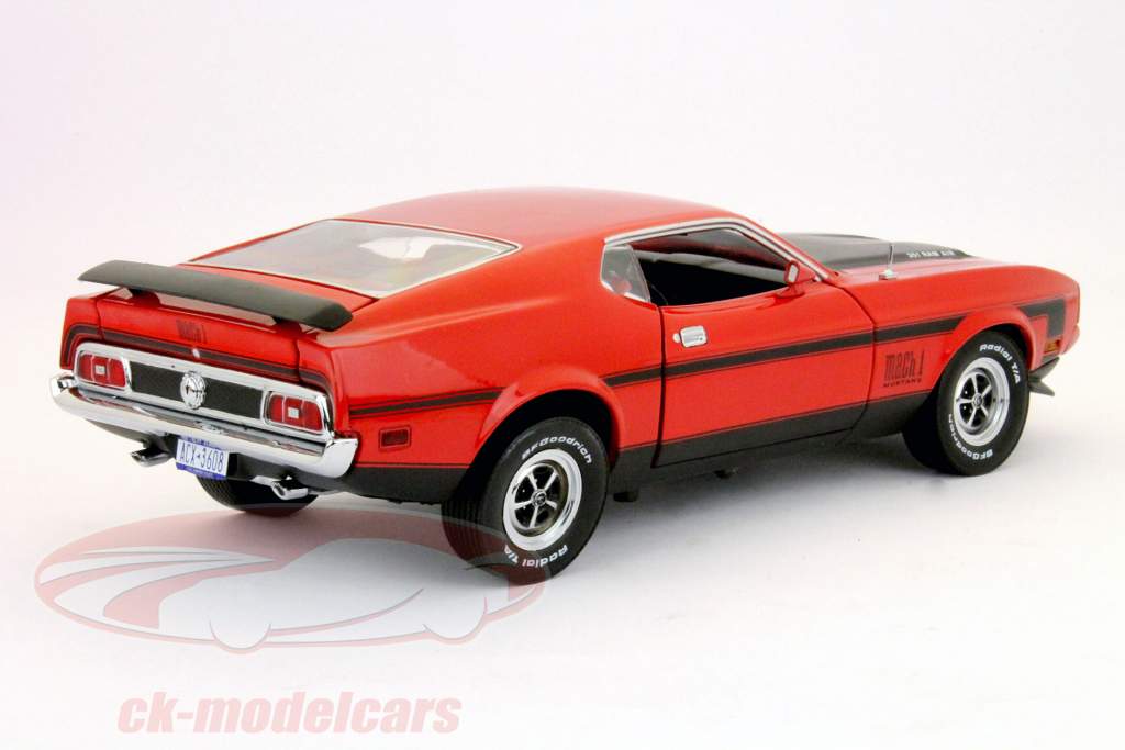 Ford Mustang Mach 1 年 1971 赤 / 黒 1:18 SunStar