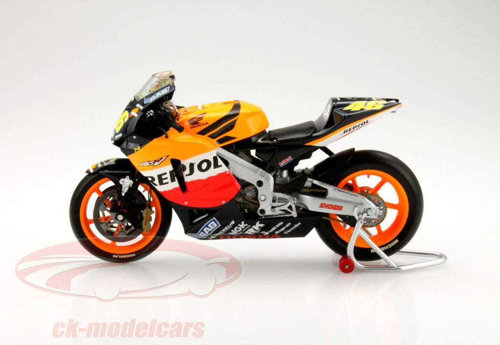 Minichamps 1:12 MotoGP champion Valentino Rossi Honda RC211V